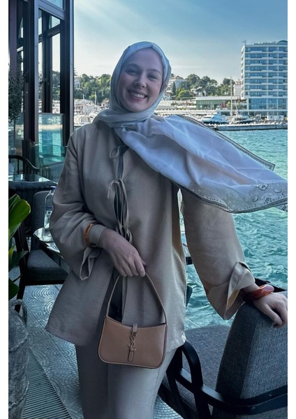 Rana'nın Tercihi Luxe Çiçekli Monogram Floş Şal Bej