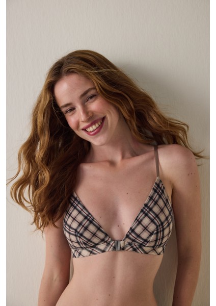 Önden Açılan Balensiz Desteksiz Üçgen Sütyen