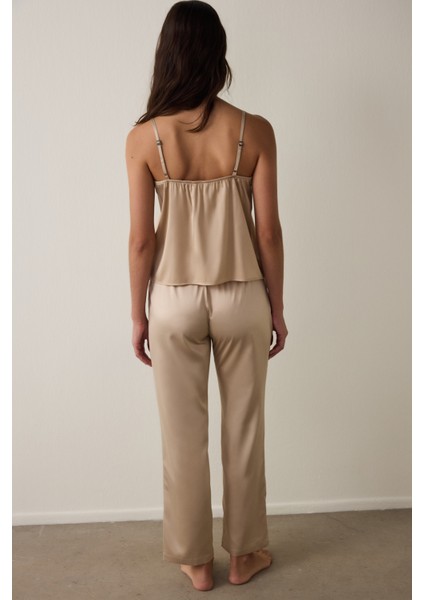 Bej Concept Dantelli Saten V Yaka Ayarlanabilir Askılı Pijama Takımı