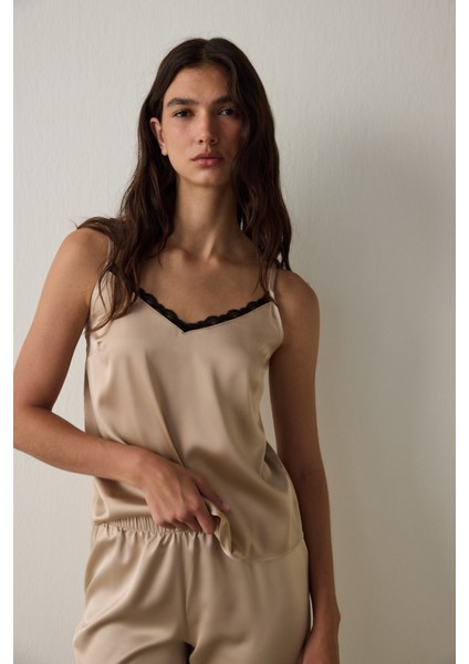 Bej Concept Dantelli Saten V Yaka Ayarlanabilir Askılı Pijama Takımı