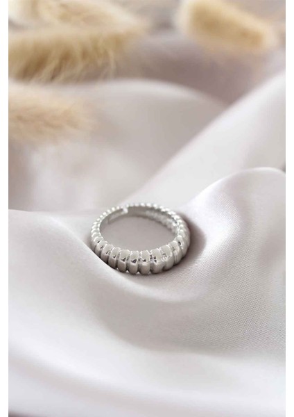 bulurum gümüş renk ayarlamalı burgu kadın yüzük