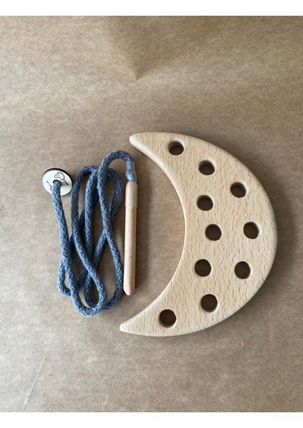 Montessori Eğitici Ahşap Oyuncak – Ay Ip Geçirme