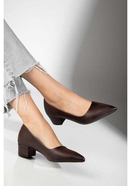 Kadın Hakiki Deri Kahverengi Sivri Burun Özel Tasarım Klasik Topuklu Ayakkabı