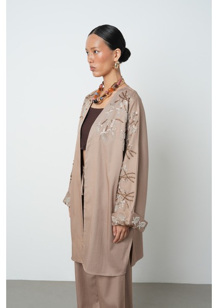 Kadın Yakası ve Kolları Boncuk Işlemeli Oversize Uzun Kimono modelleri