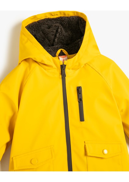 Kapşonlu Yağmurluk Peluş Astarlı Su Geçirmez Kapaklı Cepli modelleri