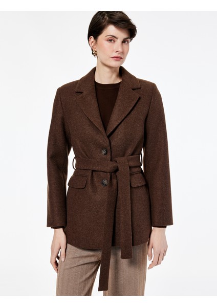 Uzun Kollu Cepli Kemer Detaylı Kruvaze Düğmeli Kısa Kaşe Mont modelleri