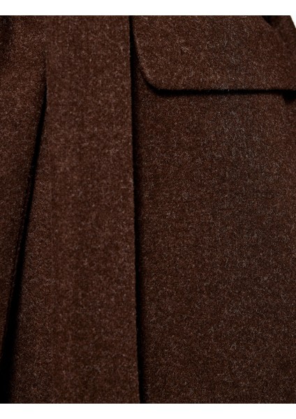 Uzun Kollu Cepli Kemer Detaylı Kruvaze Düğmeli Kısa Kaşe Mont