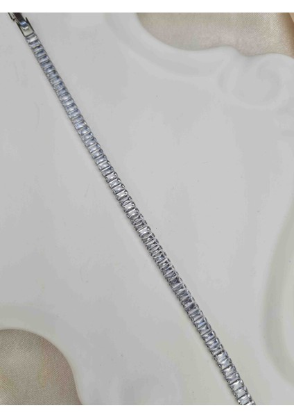 Gümüş Renk Baget Taşlı Bileklik – Paslanmaz Çelik, Kararma Yapmaz, Işıltılı Zarif Şık Bilezik