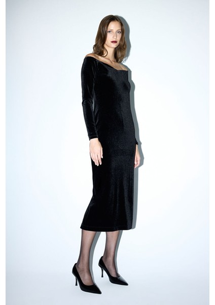 Omuzları Açık Kadife Elbise Siyah 12446046000 fırsatları