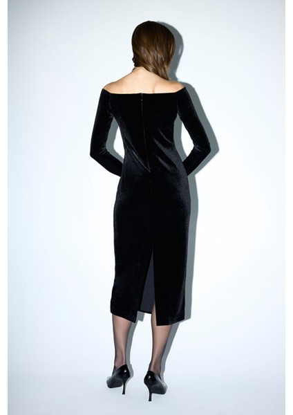Omuzları Açık Kadife Elbise Siyah 12446046000