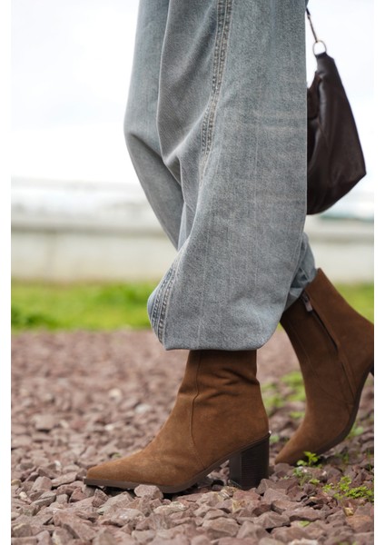 Kadın Sivri Burun Fermuarlı Kalın Ökçe Topuklu Bot Ranka Kahve Süet