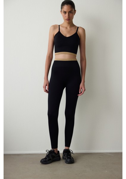 Siyah Dikişsiz Seamless Çapraz Askılı Spor Sütyeni