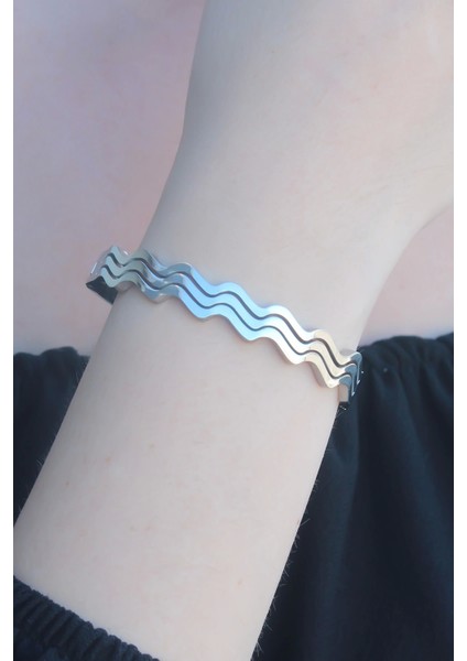 Bfs 316L Kararmaz Çelik Gümüş Renk Dalga Model Kelepçe Kadın Bileklik