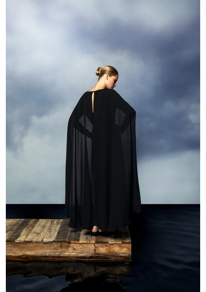 Pelerin Detaylı Uzun Elbise 26W40825