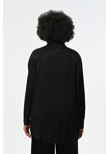 Kadın Siyah Jakarlı Desenli Oversize Gömlek indirimleri