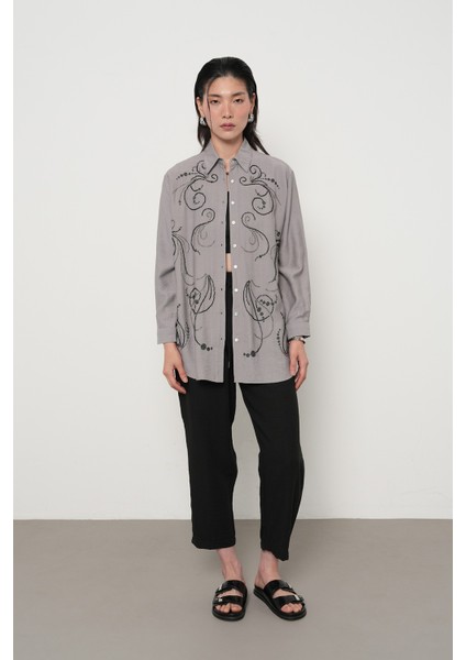 Kadın Önü Boncuk Işlemeli Oversize Kesim Düz Renk Gömlek fırsatları