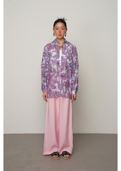 Kadın Mavi Renk Çiçek Desenli Oversize Kesim Gömlek fırsatları