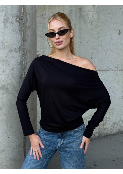 Yarasa Kol Geniş Yaka Siyah Bluz Bol Kesim Likralı Kumaş Düşük Omuz Üst