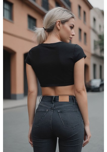 Cute Little Monster Baskılı Siyah Crop Top fiyatları