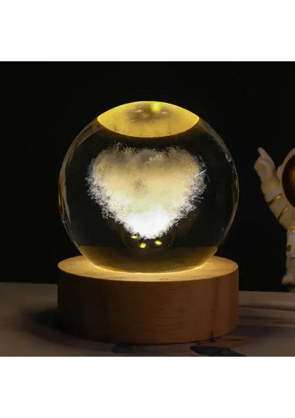 Kalp Tasarımlı Işıklı Ahşap Altlıklı Cam Küre