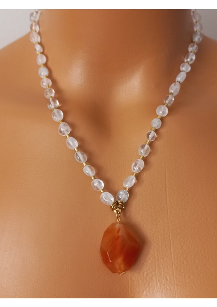 Doğal Taş Kolye ,kristal Kuvars Taşı ve Akik Taşı ile Tasarlanmıştır.