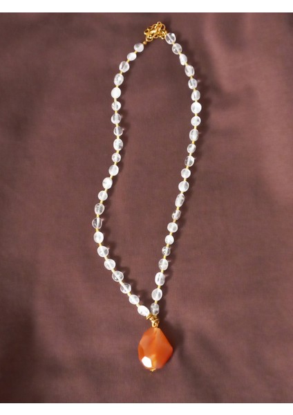 Doğal Taş Kolye ,kristal Kuvars Taşı ve Akik Taşı ile Tasarlanmıştır. fırsatları