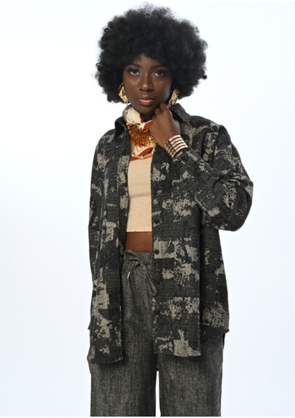 Kadın Desenli Siyah Renk Oversize Kesim Gömlek