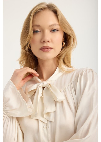 Bağcıklı Dik Yaka Gömlek fırsatları