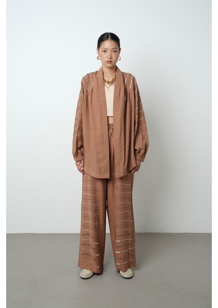 Kadın Arkası ve Kolları Yatay Taş Işlemeli Oversize Kesim Kimono indirimleri