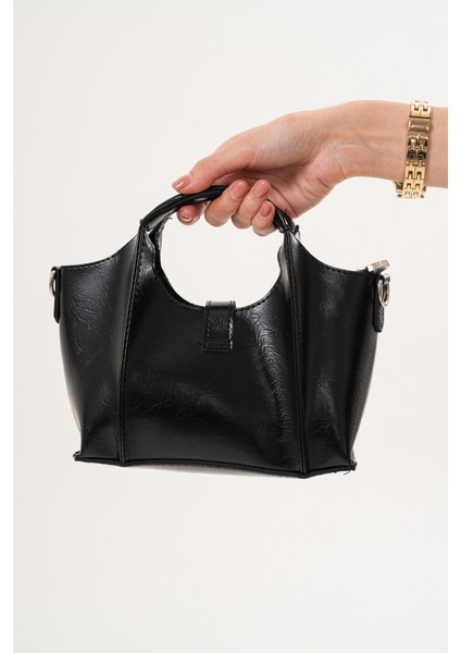 Ekstralı Önü Kilit Detaylı ve Fermuarlı Kadın Omuz Çantası fırsatları