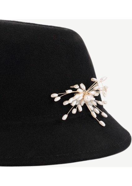 Broş Detaylı Yün Kloşe Şapka fiyatları