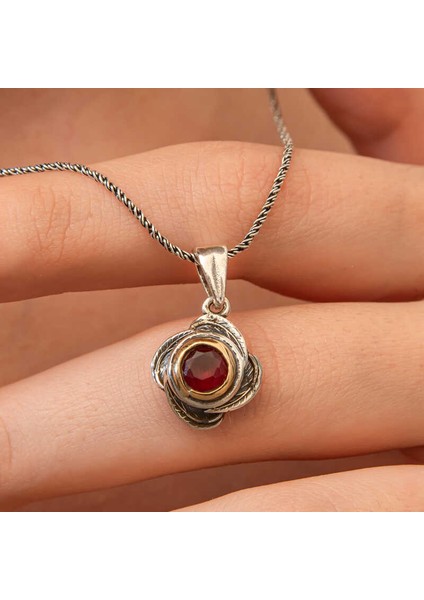 Gümüş Kırmızı Taşlı Gül Model Kadın Kolye indirimleri