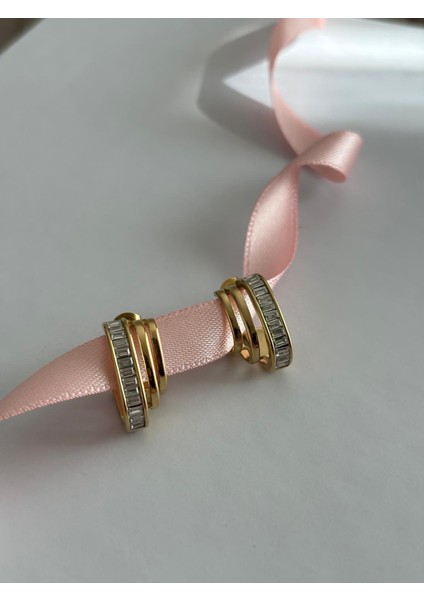 Üçlü Görünüm Baget Taş Detay Zarif Gold Çelik Küpe