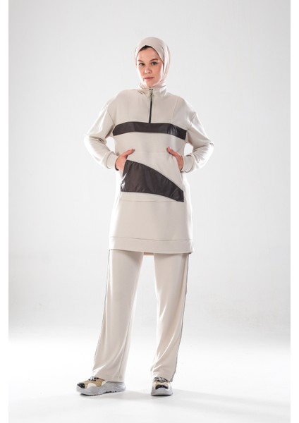 2280_KADIN Fermuarlı Dik Yaka, Gümüş Biye Detaylı, Spor Eşofman Takımı–kanguru Cep, Şeritli Pantolon