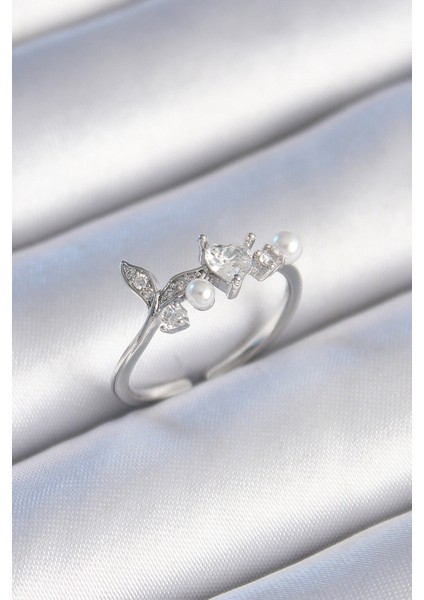 Pirinç Gümüş Renk Zirkon Taşlı Kalp Yaprak Model İnci Detay Kadın Yüzük