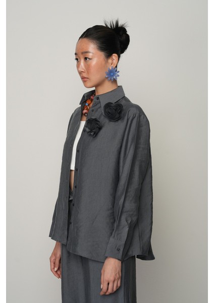 Kadın Önü Çift Gül Işlemeli Düz Renk Gömlek fiyatları