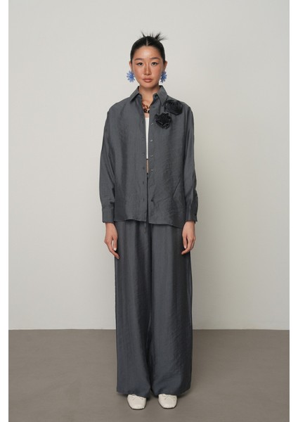 Kadın Önü Çift Gül Işlemeli Düz Renk Gömlek fırsatları