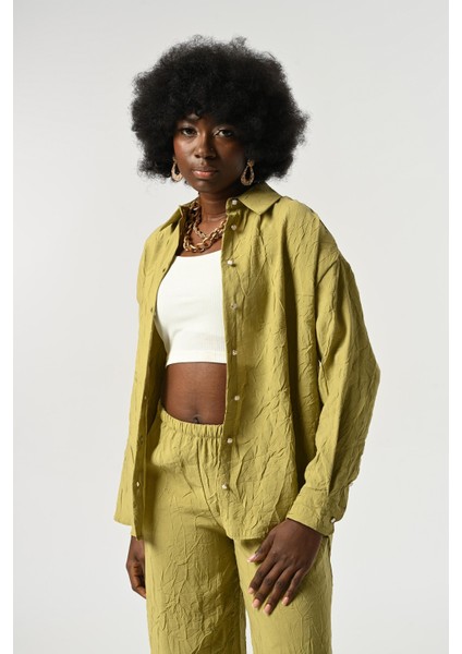 Kadın Düğme Detaylı Kırışık Kumaş Düz Renk Gömlek fiyatları