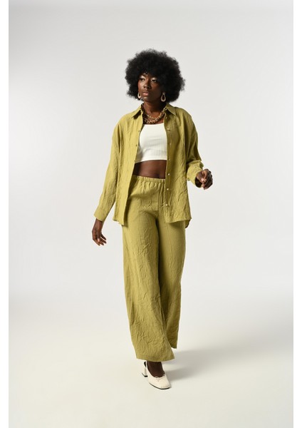 Kadın Düğme Detaylı Kırışık Kumaş Düz Renk Gömlek fırsatları