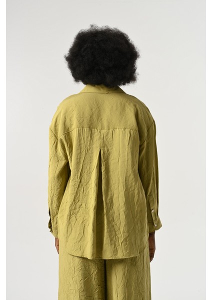 Kadın Düğme Detaylı Kırışık Kumaş Düz Renk Gömlek indirimleri