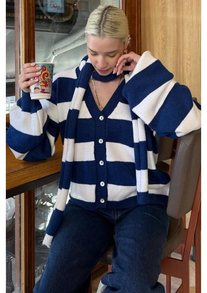 Lacivert Çizigli Atkılı Kadın Triko Hırka MG2588