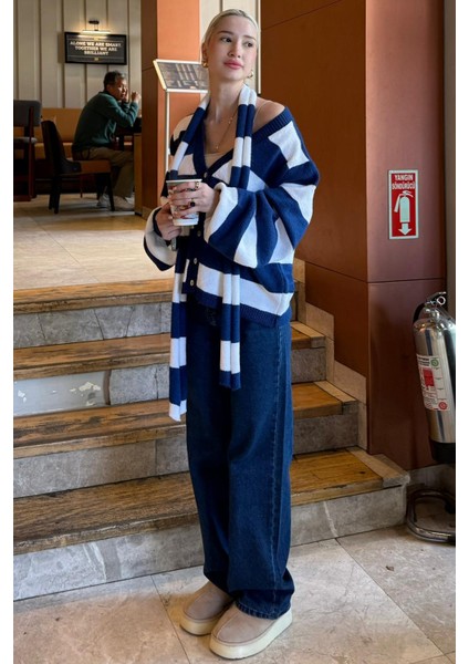 Lacivert Çizigli Atkılı Kadın Triko Hırka MG2588