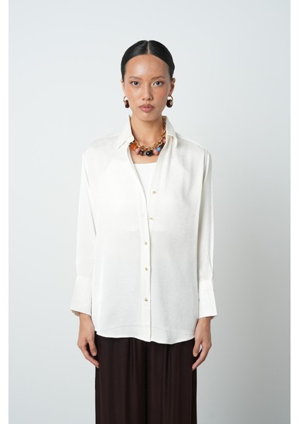 Kadın V Yaka Ekru Renk Altın Düğmeli Gömlek