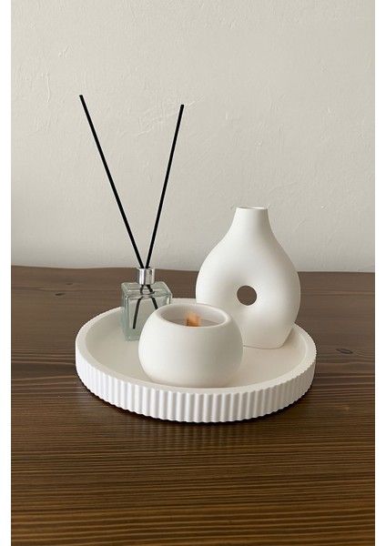 Modern Beyaz Dekoratif Tepsi Seti | 4 Parça Obje, Mum, Vazo ve Koku Şişesi