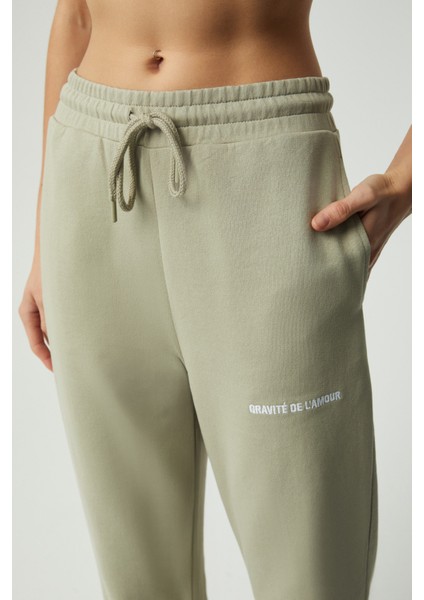 Carrolıne Kadın Nakış Işlemeli Relaxed Dar Paça Organik Pamuk Gri Eşofman Altı fırsatları