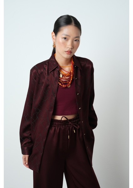 Kadın Bordo Desenli Parlak Kumaş Oversize Kesim Gömlek modelleri