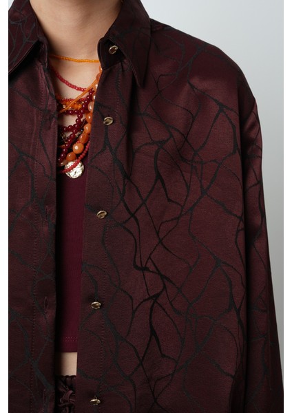 Kadın Bordo Desenli Parlak Kumaş Oversize Kesim Gömlek fırsatları
