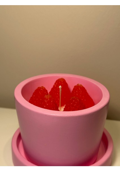 Çilekli Pasta Konseptli Tasarım Mumluk | Kapaklı Soya Mum fiyatları