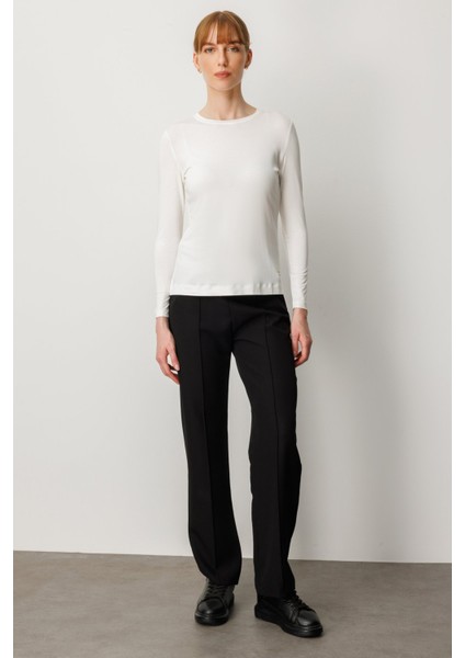 Kadın Metal Aksesuarlı Sıfır Yaka Basic Bluz 61303 Ekru modelleri