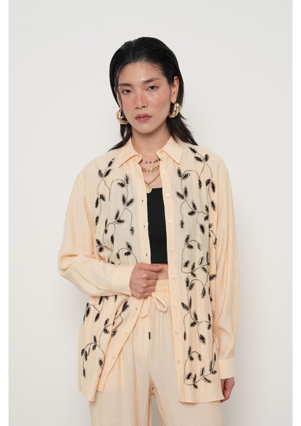 Kadın Önü Taş Nakış Işlemeli Oversize Kesim Gömlek